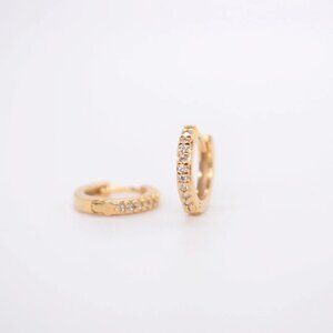 4266 NIP Dainty Diamond Huggie Hoop Earrings Minimalist Cubic Zirconia Small